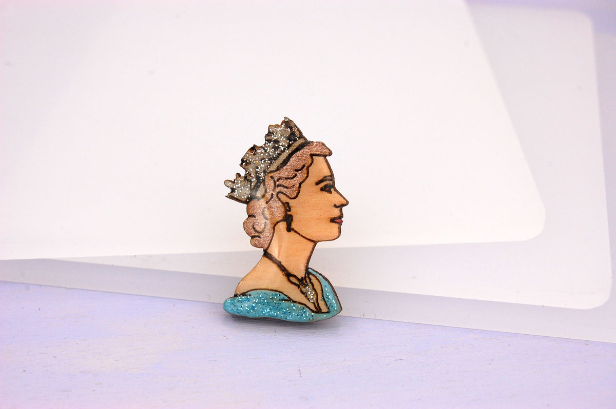 Queen Pin Badge – Bekbek Makes